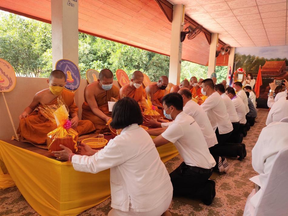 ร่วมพิธีเจริญพระพุทธมนต์และเจริญจิตตภาวนา