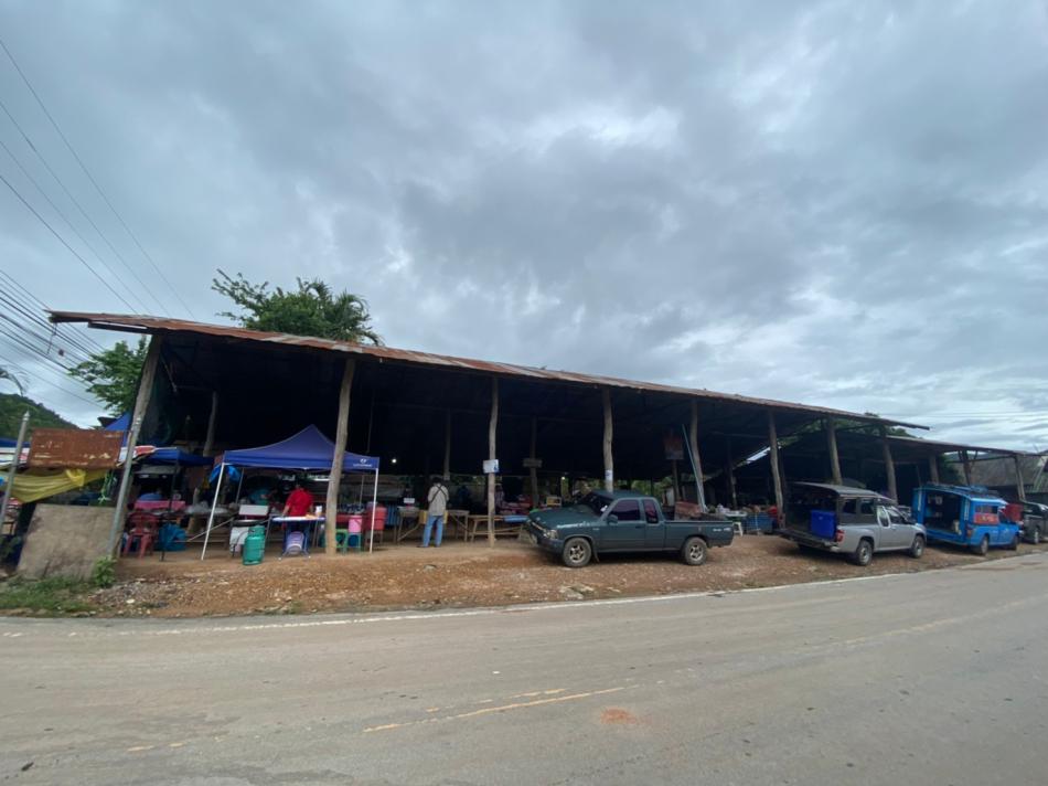 ตลาดนัดวันอังคาร หมู่ที่ 6 ตำบลทุ่งหัวช้าง อำเภอทุ่งหัวช้าง จังหวัดลำพูน