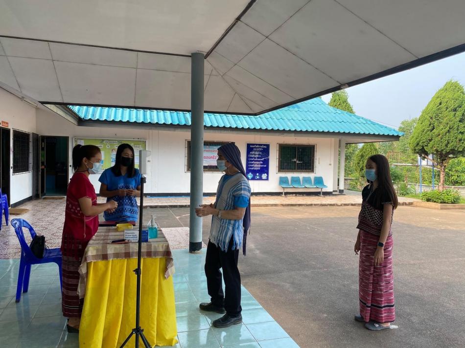 องค์การบริหารส่วนตำบลทุ่งหัวช้าง ทำการตรวจวัดอุณหภูมิร่างกายของพนักงานและประชาชนที่เข้ามาติดต่อ ตามมาตรการคัดกรองและป้องกันการแพร่ระบาดของเชื้อไวรัสโคโรนา 2019 (COVID-19)