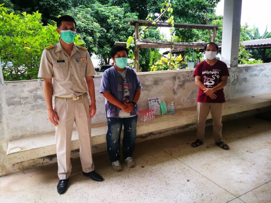 วันที่ 21 เดือนมิถุนายน พ.ศ. 2564 อบต.ทุ่งหัวช้าง มอบเจลแอลกอฮอล์ หน้ากากอนามัย เอกสารคำแนะนำ และเครื่องวัดอุณหภูมิ ให้ผู้กักตัวที่เดินทางมาจากจังหวัดพื้นที่เสี่ยง จำนวน 1 ราย