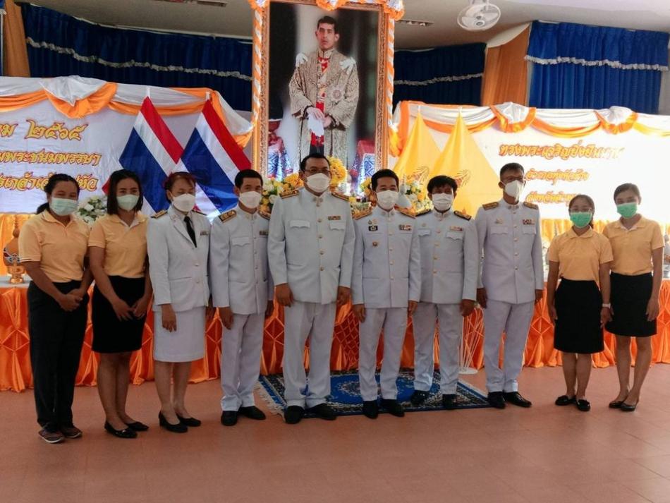 ร่วมพิธีทำบุญตักบาตร พระสงฆ์ จำนวน 10 รูป  ถวายเป็นพระราชกุศลเนื่องในโอกาสวันเฉลิมพระชนมพรรษา พระบาทสมเด็จพระเจ้าอยู่หัว  70 พรรษา และ จัดกิจกรรมทอดผ้าป่าขยะรีไซเคิล 