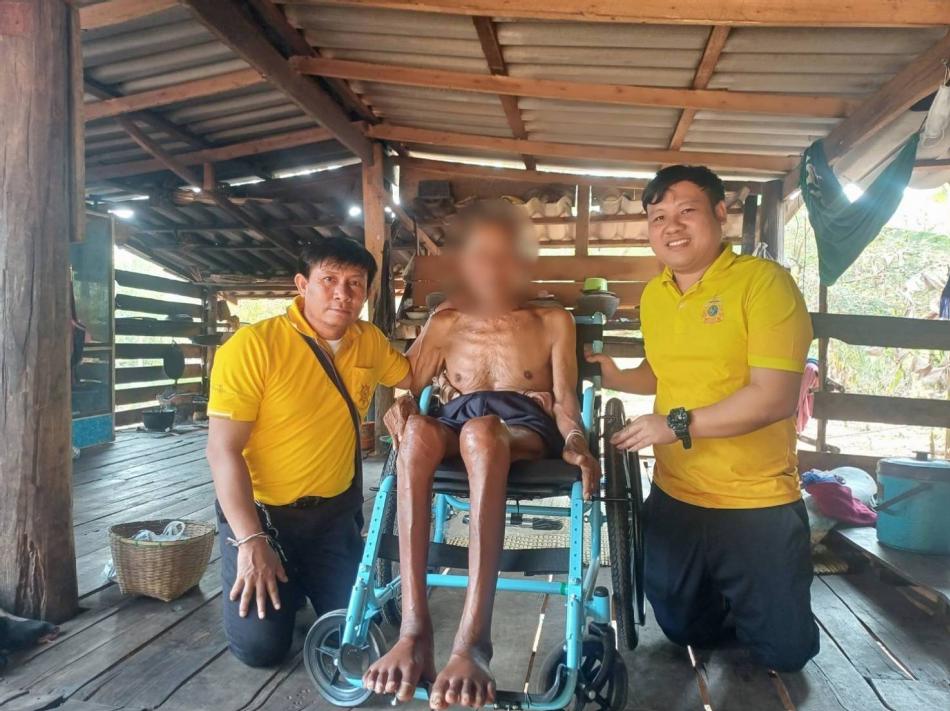  ลงพื้นที่ให้กำลังใจพร้อมมอบรถเข็น กับวอกเกอร์ให้ผู้สูงอายุ จำนวน 2 ราย