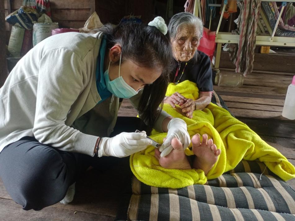  อาสาสมัครบริบาลท้องถิ่นสังกัดองค์การบริหารส่วนตำบลทุ่งหัวช้าง ได้ออกปฏิบัติงานในการติดตามเยี่ยมบ้าน ดูแล ให้คำแนะนำ