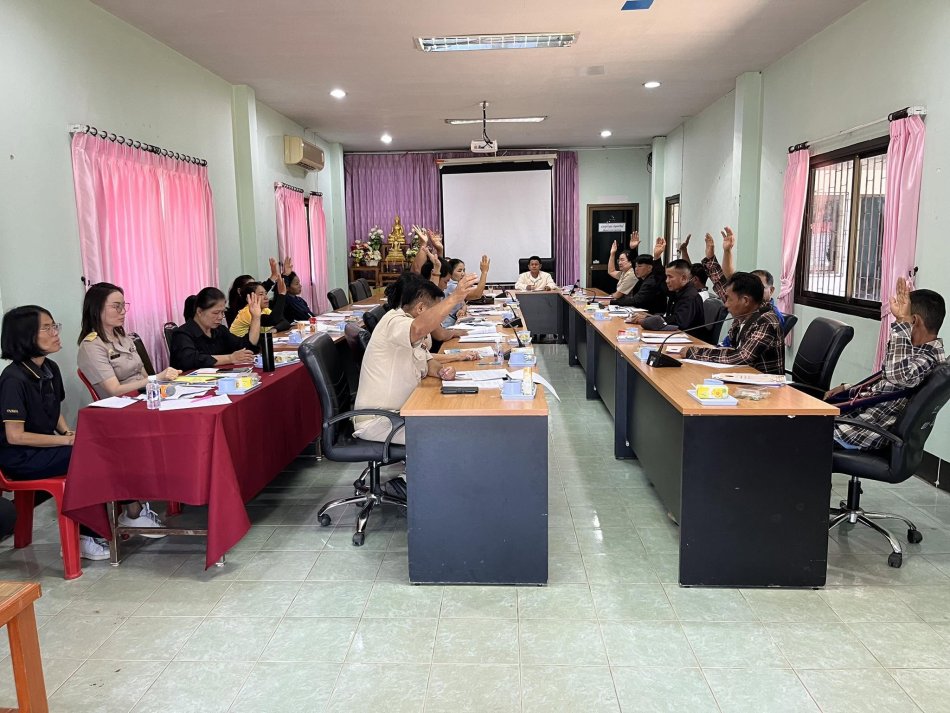คณะกรรมการสนับสนุนแผนพัฒนาท้องถิ่น องค์การบริหารส่วนตำบลทุ่งหัวช้าง ร่วมประชุมคณะกรรมการพัฒนาองค์การบริหารส่วนตำบลทุ่งหัวช้าง 