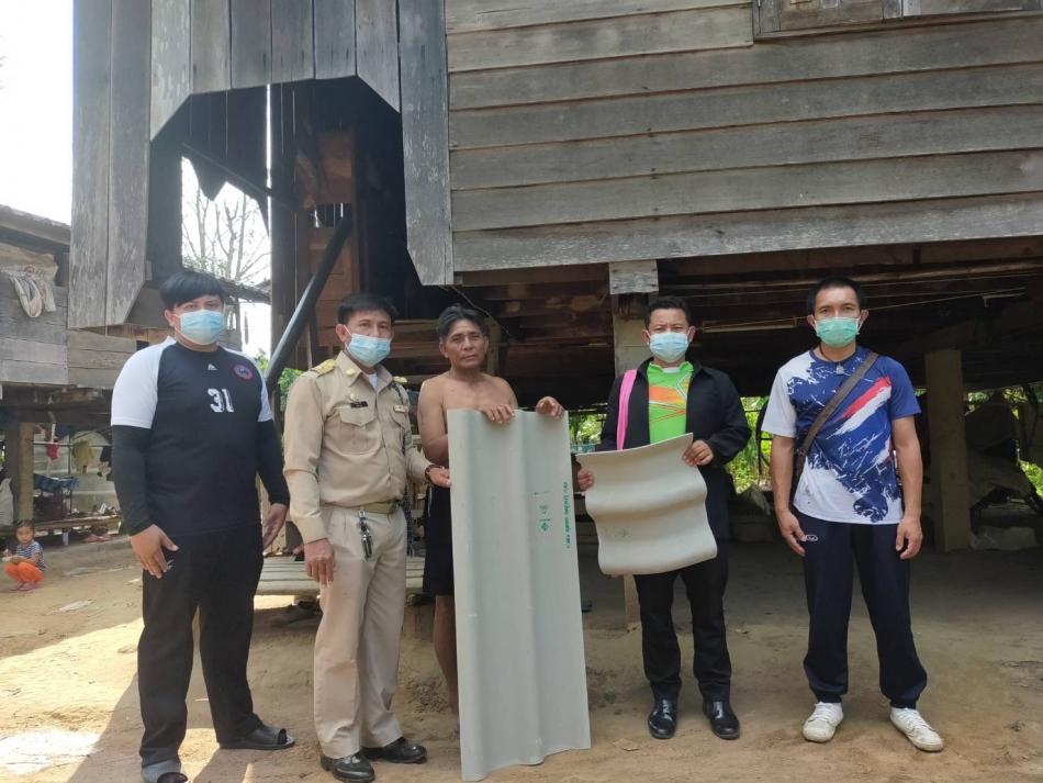 วันพฤหัสบดี ที่ 10 มีนาคม 2565 องค์การบริหารส่วนตำบลทุ่งหัวช้าง นำโดยนายกบันพุฒ  คำตา พร้อมรองนายกสาคร เงินอ่อนและเจ้าหน้าที่ป้องกันบรรเทาสาธารณภัยดำเนินการช่วยเหลือเยียวยาผู้ประสบวาตภัยเหตุเกิดเมื่อวันที่ 7 มีนาคม 2565  3หมู่บ้านมี หมู่ที่4 บ้านหัวขัว หมู่ที่9 บ้านดงและหมู่ที่12 บ้านดอยวงค์
